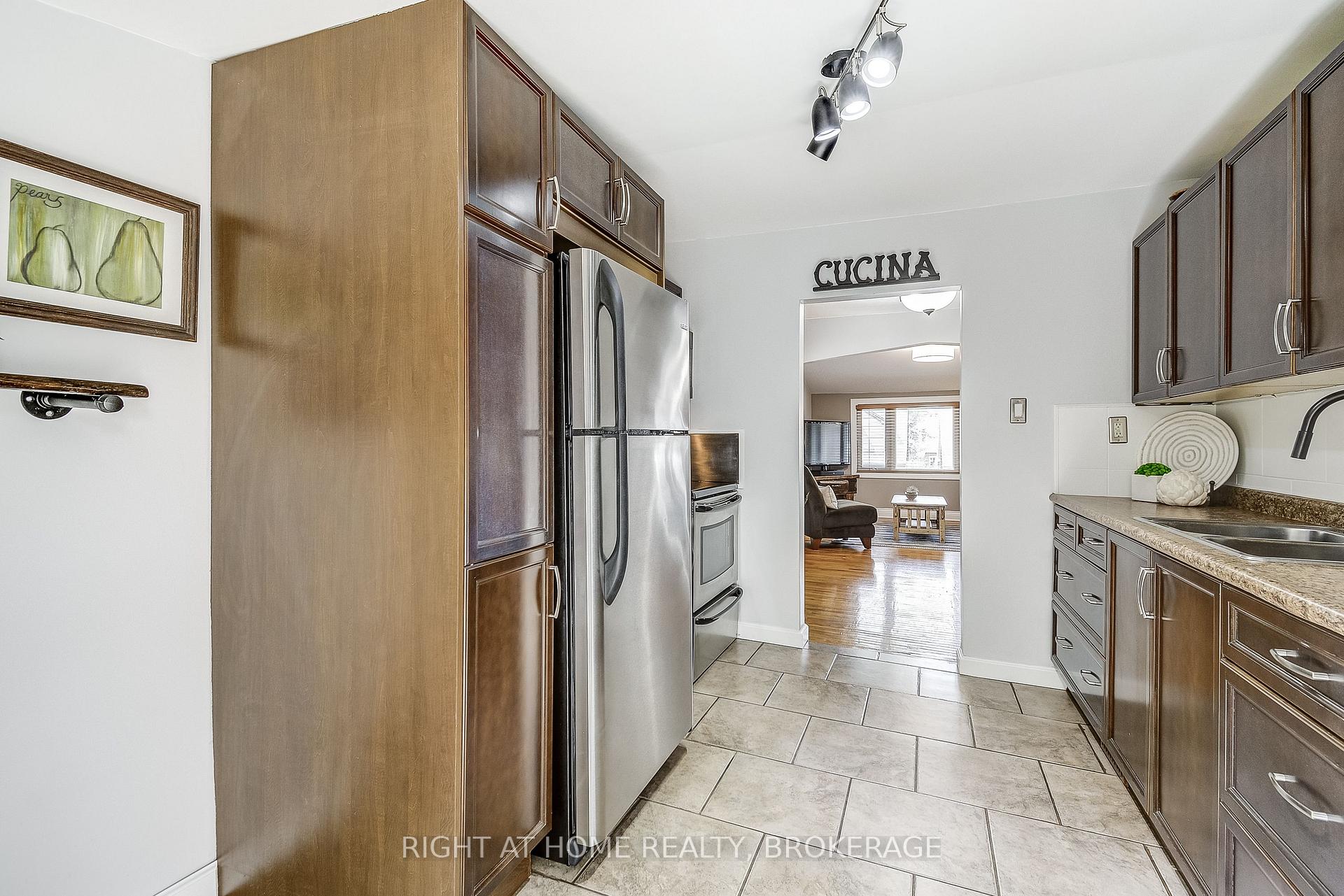 Photo 30 of 183 Rosslyn Avenue S, Hamilton, Delta — HOMEH