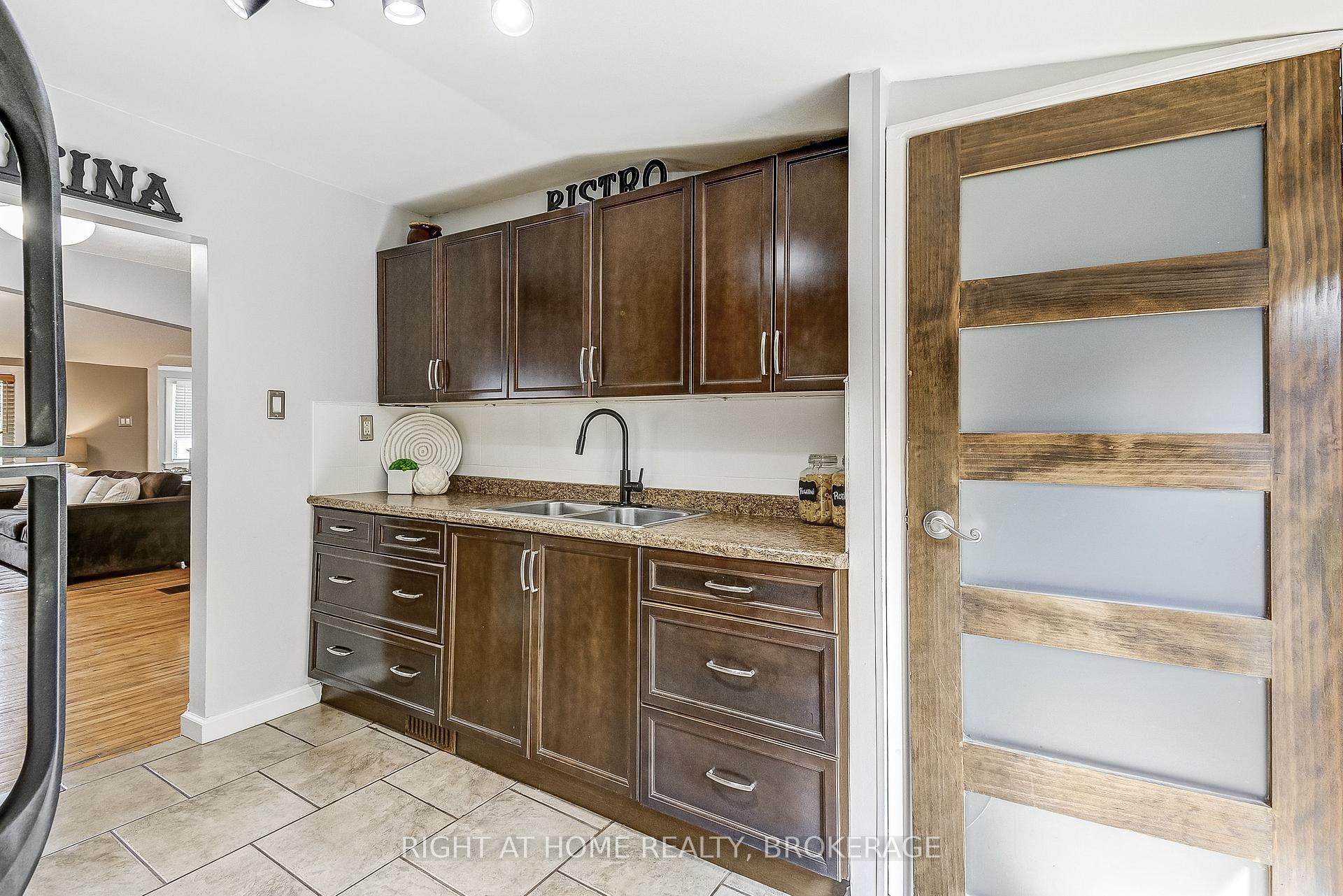Photo 31 of 183 Rosslyn Avenue S, Hamilton, Delta — HOMEH