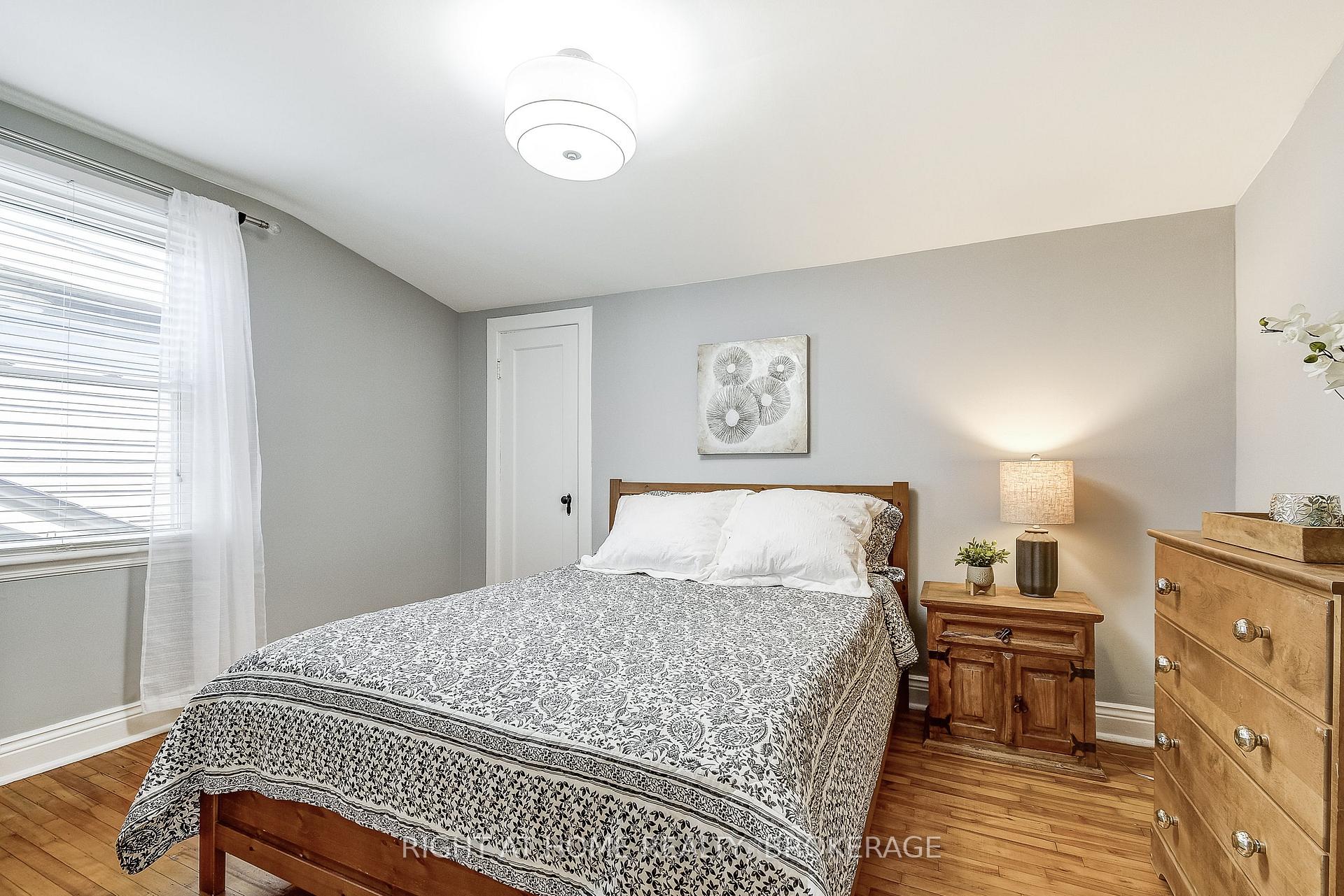 Photo 32 of 183 Rosslyn Avenue S, Hamilton, Delta — HOMEH