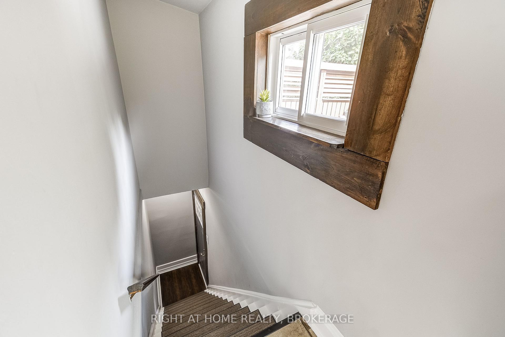 Photo 35 of 183 Rosslyn Avenue S, Hamilton, Delta — HOMEH