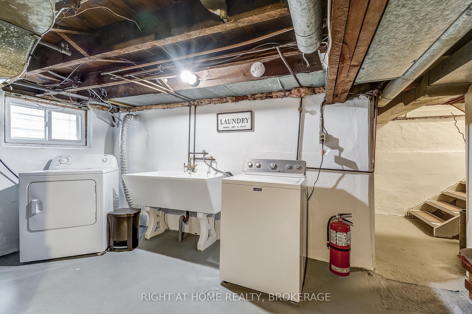 Photo 38 of 183 Rosslyn Avenue S, Hamilton, Delta — HOMEH