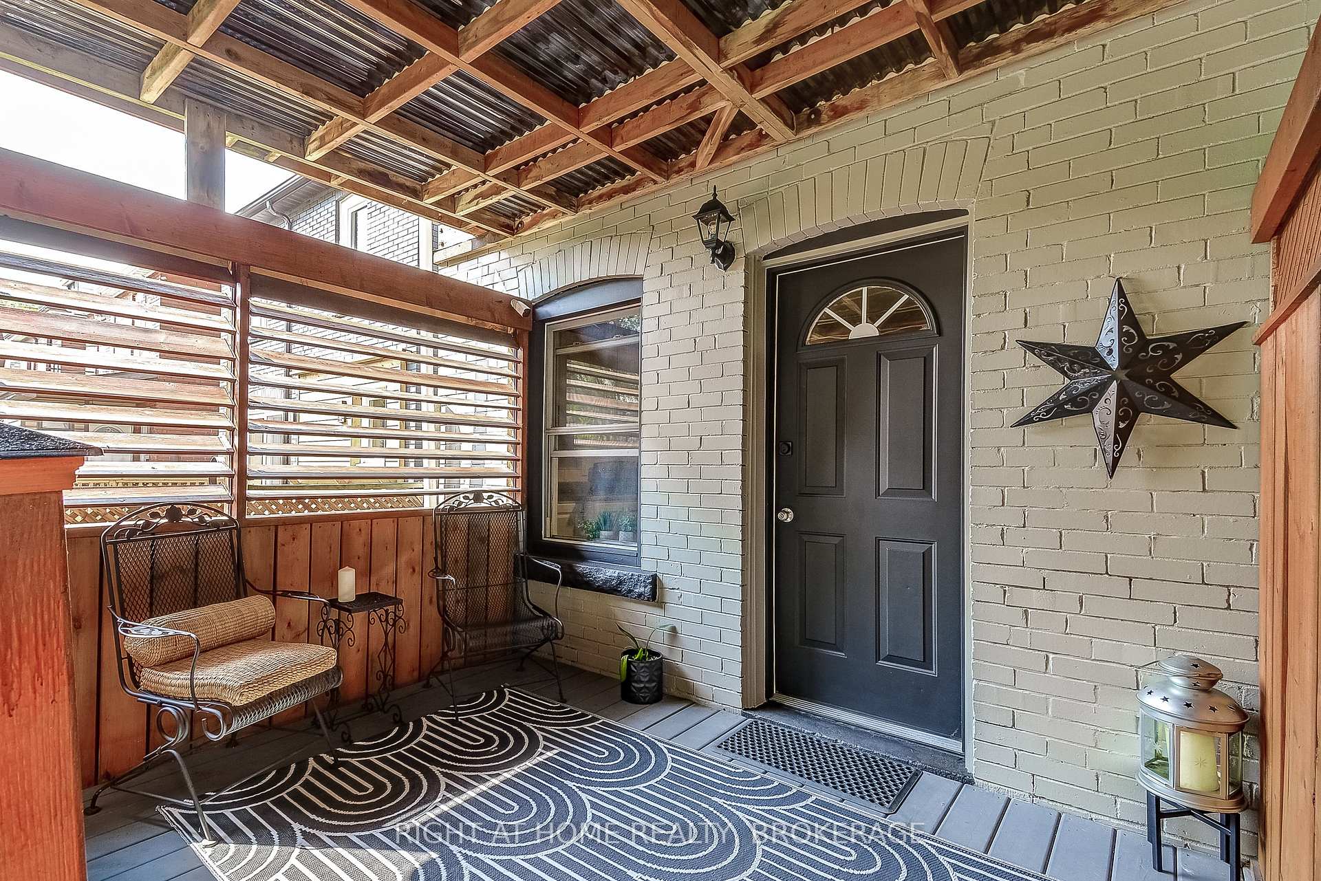 Photo 39 of 183 Rosslyn Avenue S, Hamilton, Delta — HOMEH