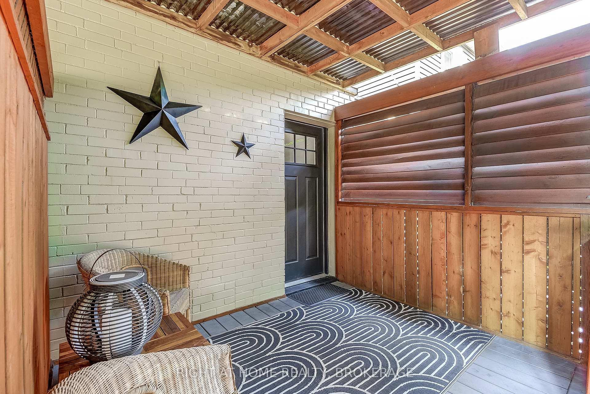 Photo 40 of 183 Rosslyn Avenue S, Hamilton, Delta — HOMEH