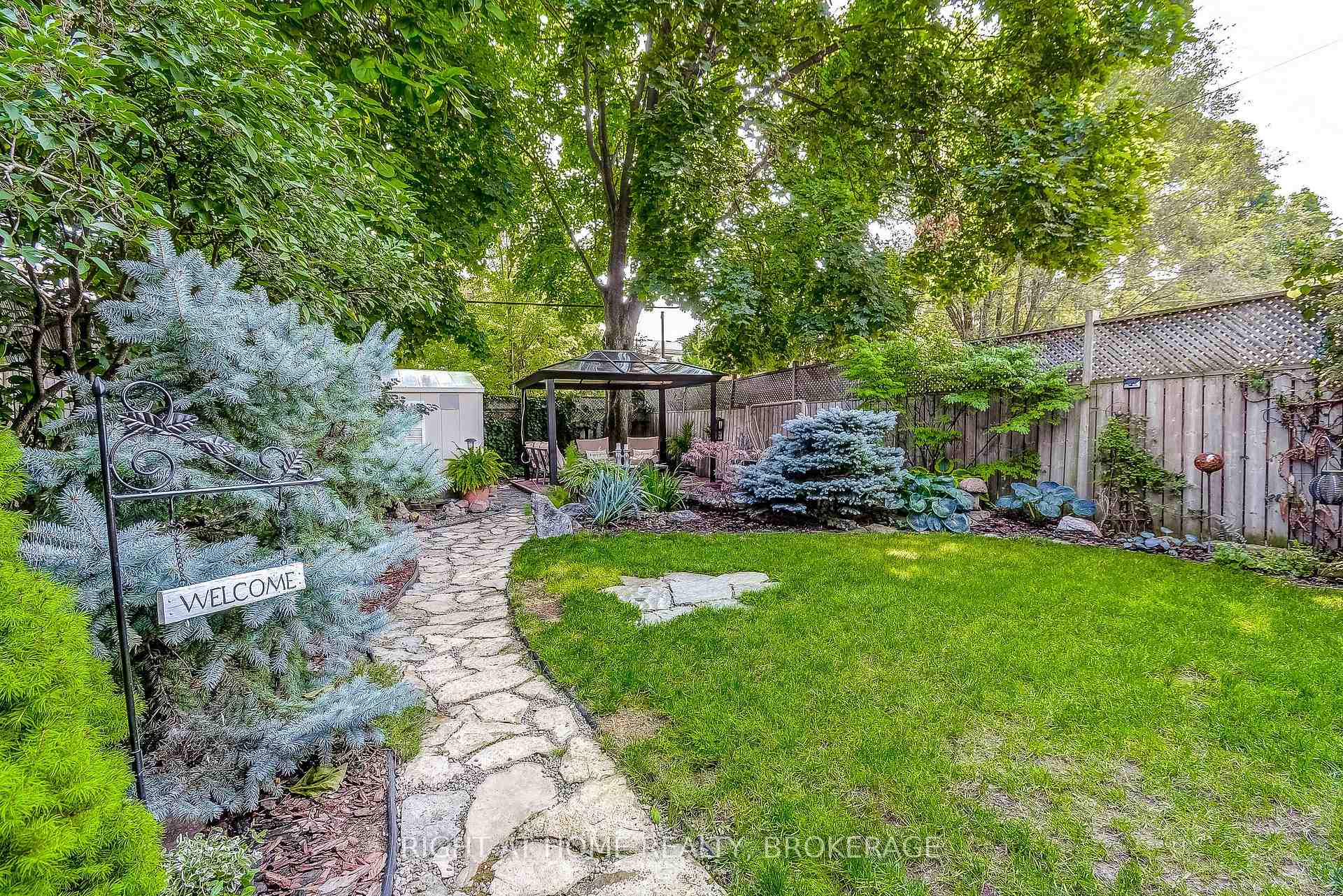 Photo 43 of 183 Rosslyn Avenue S, Hamilton, Delta — HOMEH