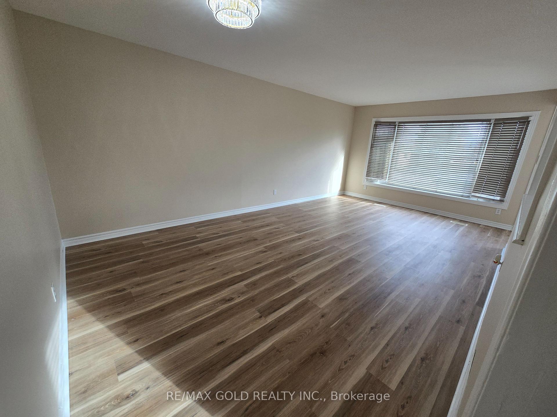 Photo 5 of 69 Alexandria Crescent, Brampton, Avondale — HOMEH