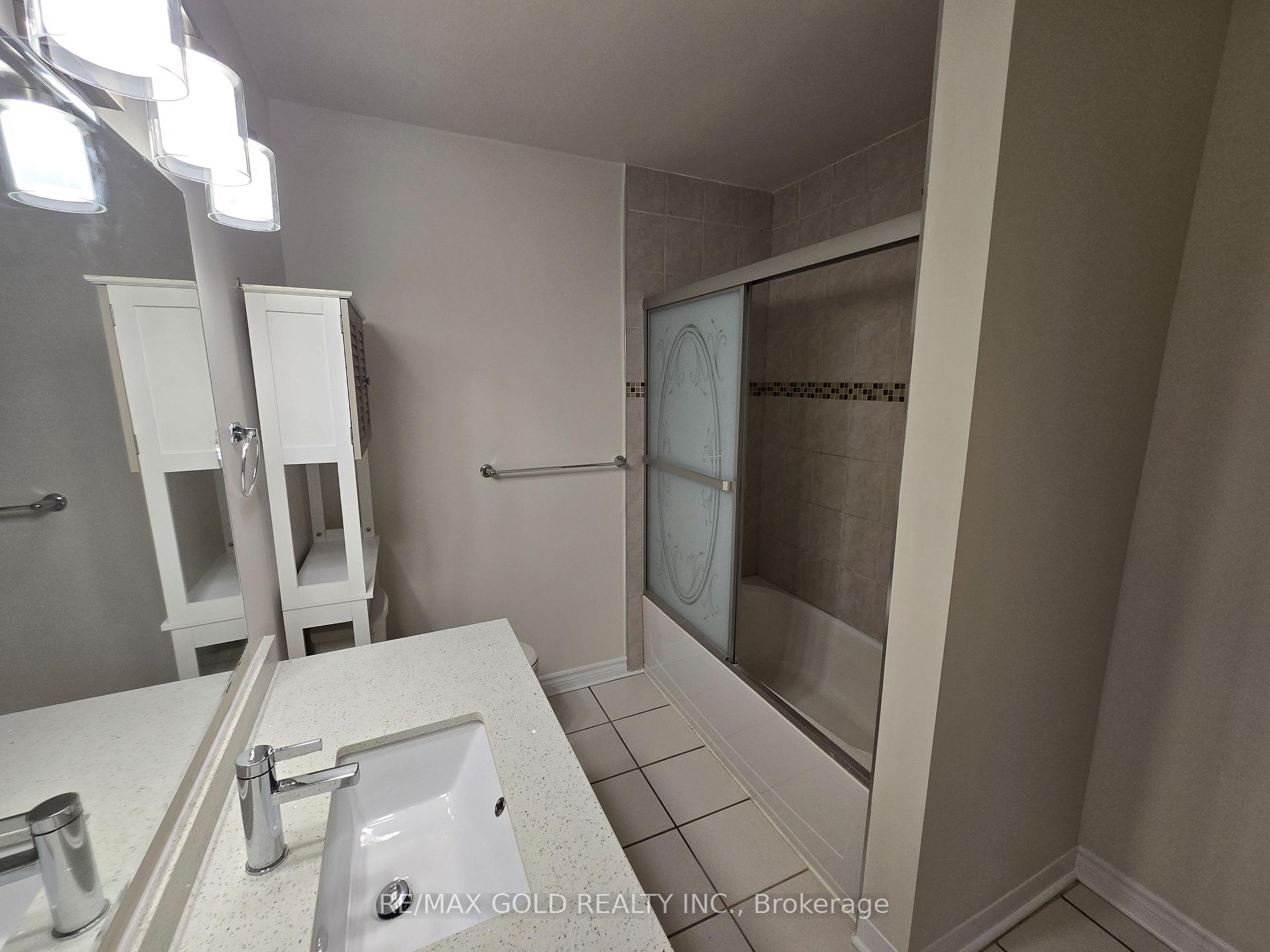 Photo 7 of 69 Alexandria Crescent, Brampton, Avondale — HOMEH