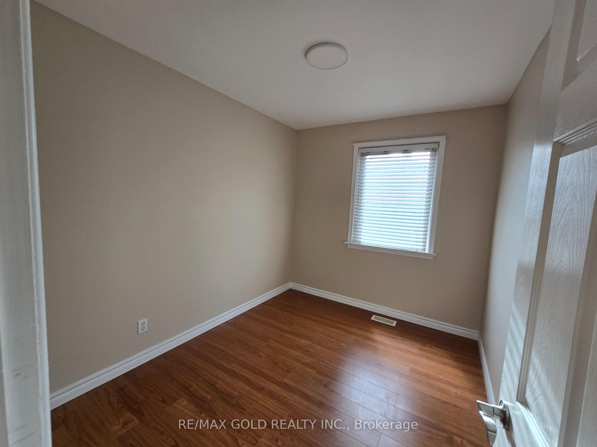 Photo 8 of 69 Alexandria Crescent, Brampton, Avondale — HOMEH