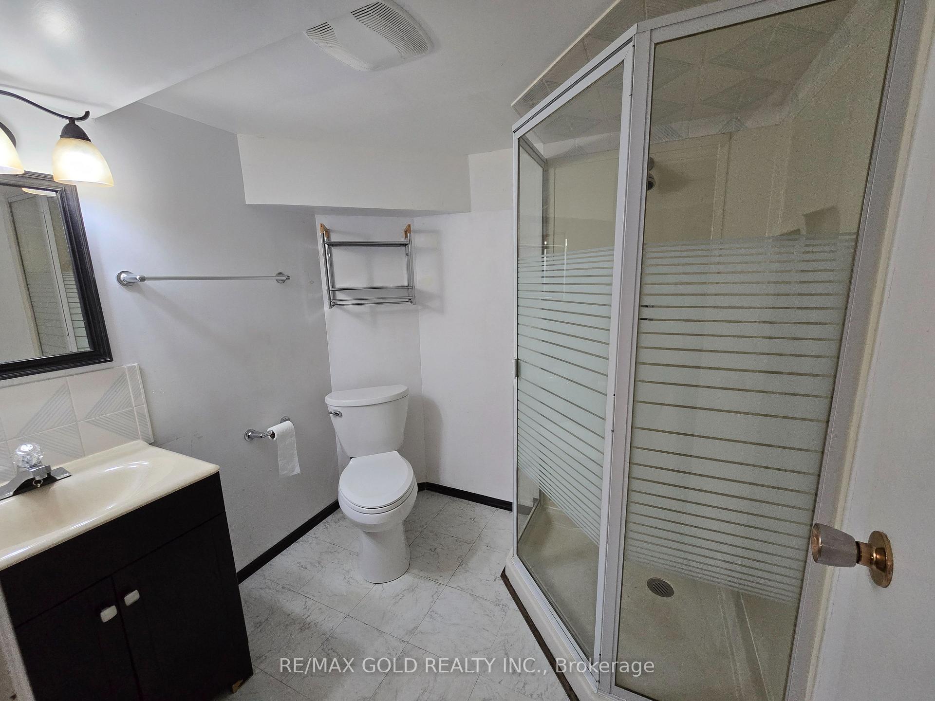 Photo 17 of 69 Alexandria Crescent, Brampton, Avondale — HOMEH