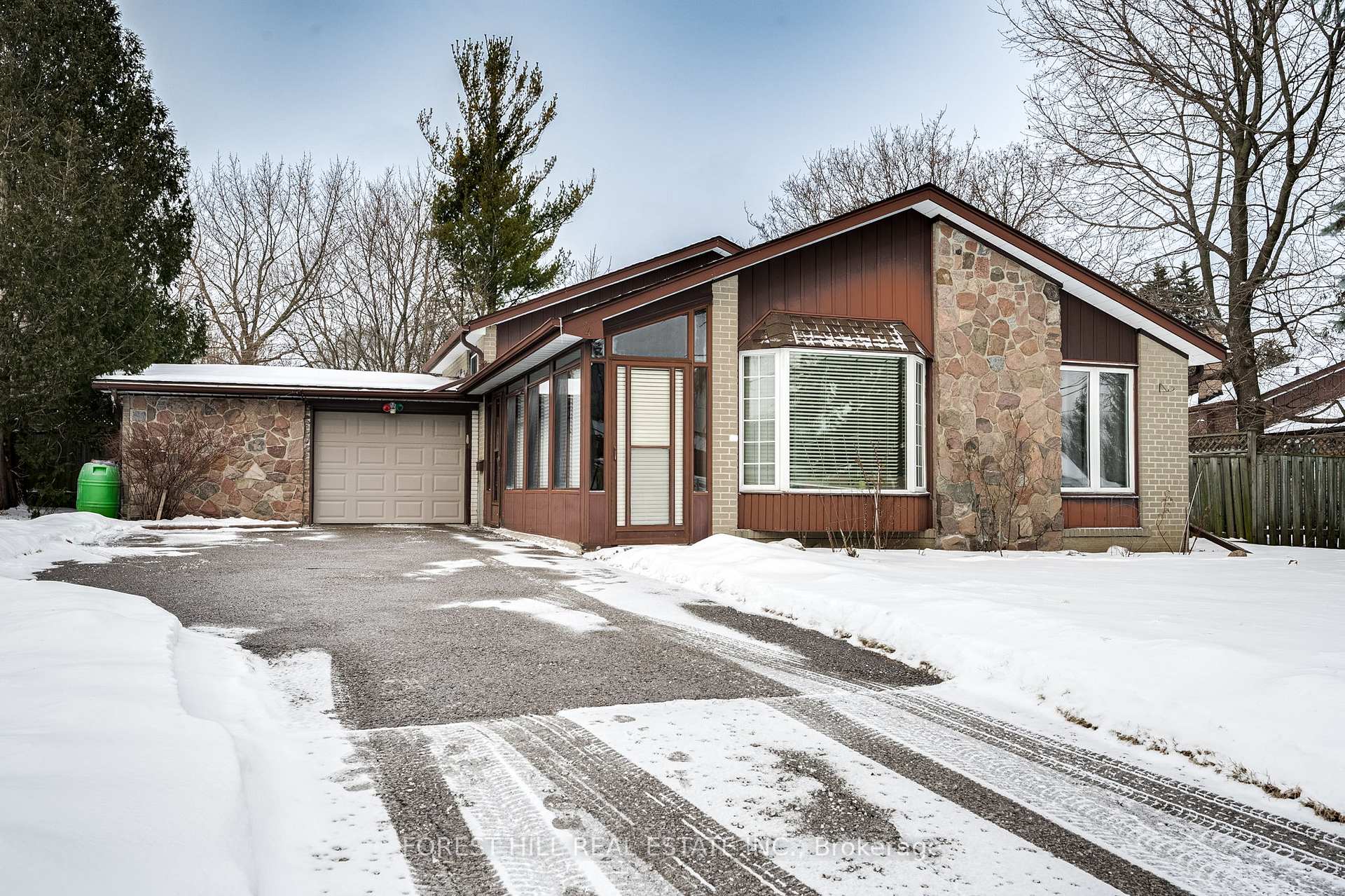Photo 1 of 4 Knowles Crescent, Aurora, Aurora Highlands — HOMEH