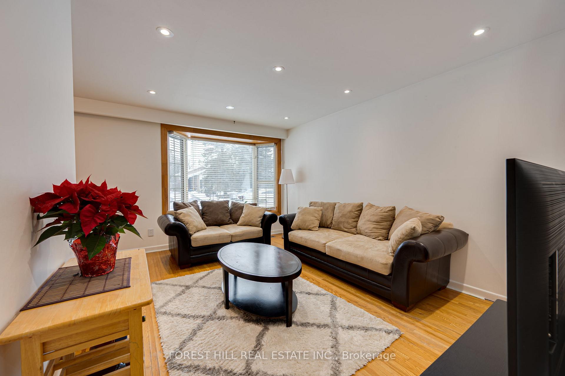 Photo 3 of 4 Knowles Crescent, Aurora, Aurora Highlands — HOMEH