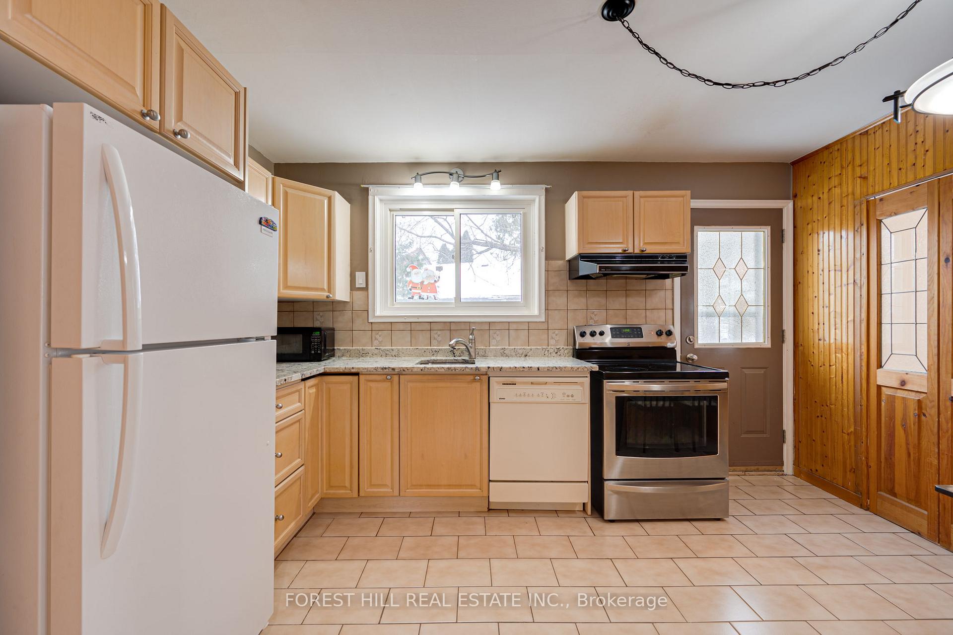 Photo 4 of 4 Knowles Crescent, Aurora, Aurora Highlands — HOMEH