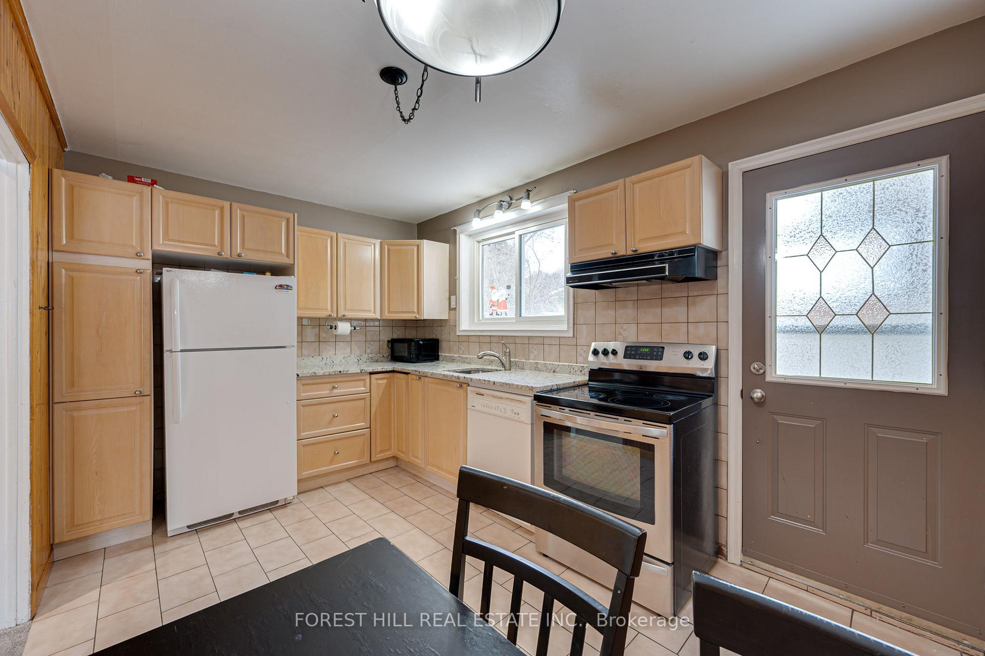 Photo 5 of 4 Knowles Crescent, Aurora, Aurora Highlands — HOMEH