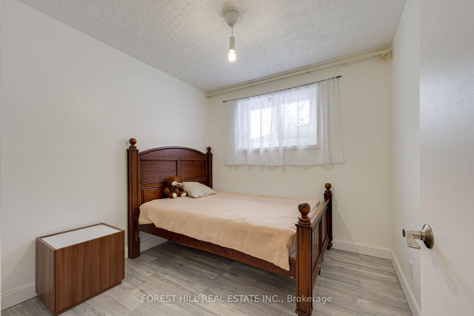 Photo 6 of 4 Knowles Crescent, Aurora, Aurora Highlands — HOMEH