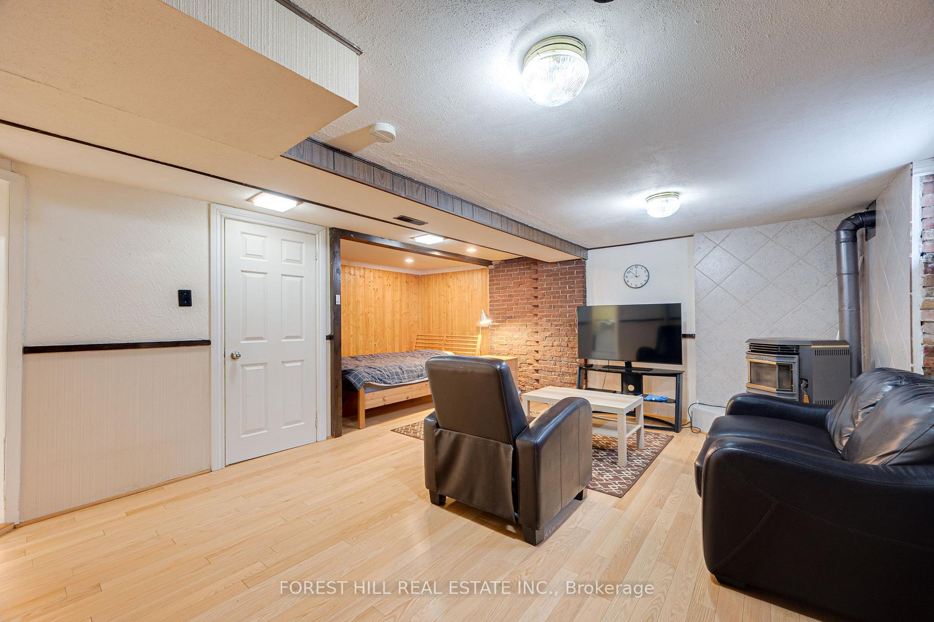 Photo 9 of 4 Knowles Crescent, Aurora, Aurora Highlands — HOMEH