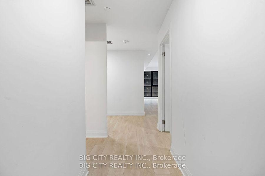 Photo 3 of Unit 909, 33 Frederick Todd Way, Toronto, Thorncliffe Park — HOMEH