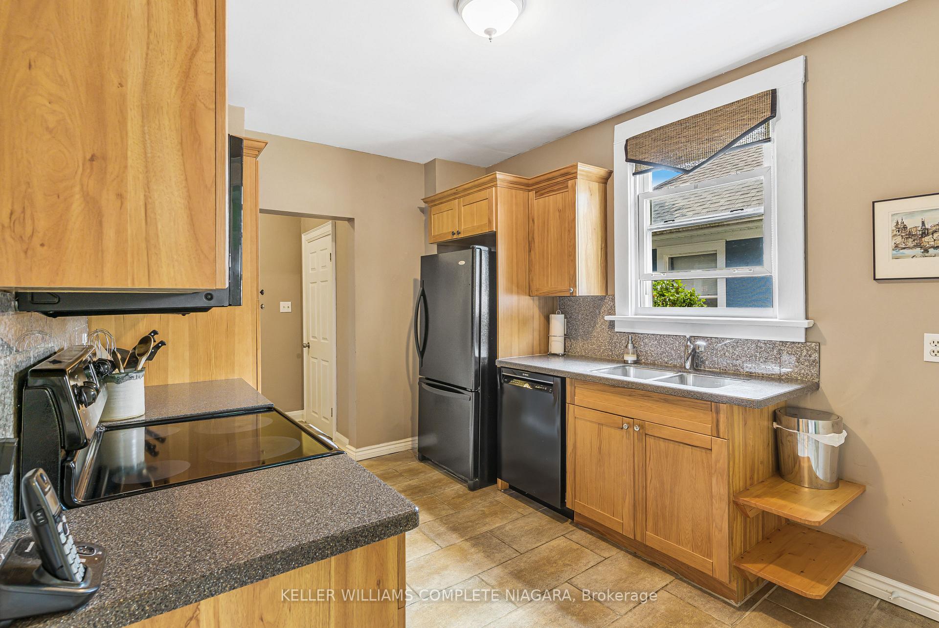 Photo 4 of 80 Dufferin Street, St. Catharines, Downtown — HOMEH