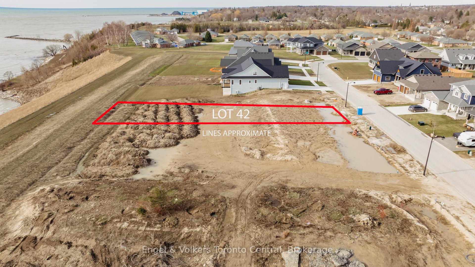 Photo 2 of 468 Coast Drive, Goderich, Goderich (Town) — HOMEH