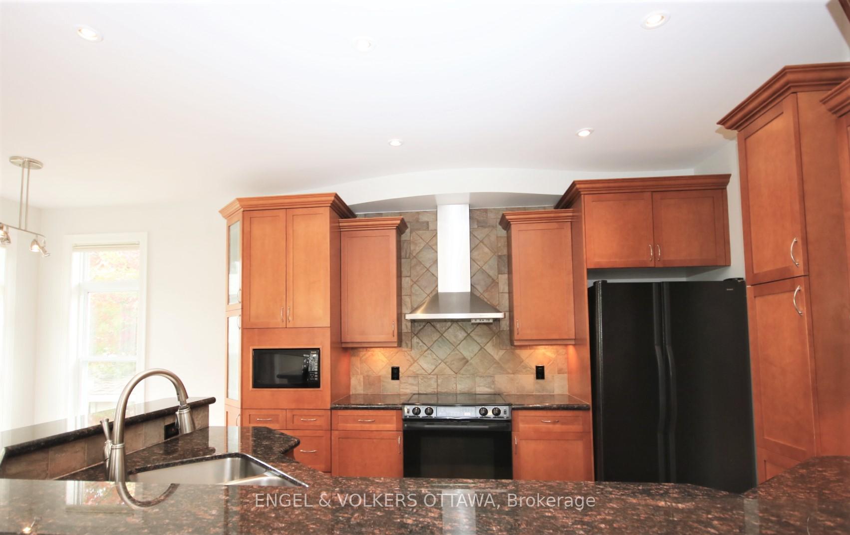 Photo 9 of 5 Mutchmor Road, Ottawa, Ottawa East — HOMEH