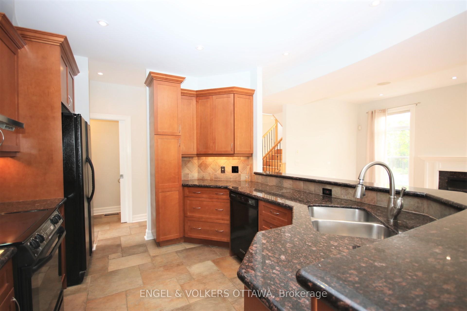 Photo 10 of 5 Mutchmor Road, Ottawa, Ottawa East — HOMEH