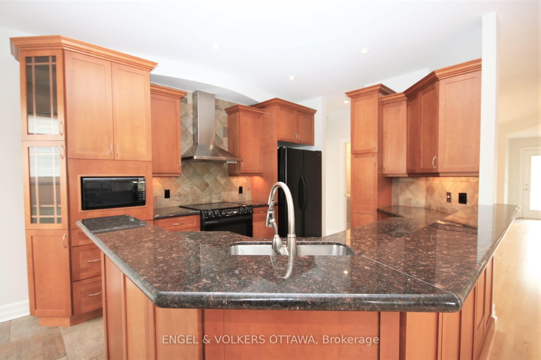 Photo 11 of 5 Mutchmor Road, Ottawa, Ottawa East — HOMEH