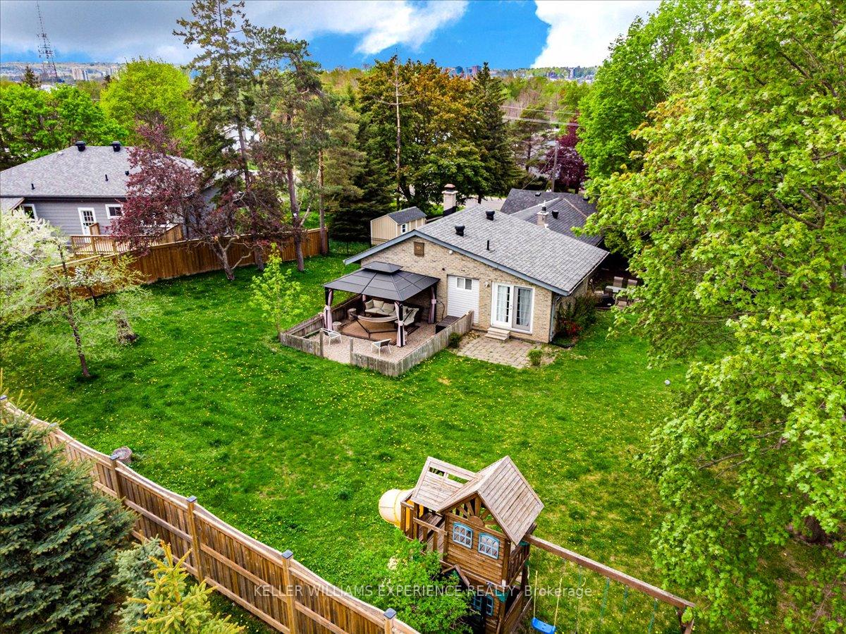 Photo 3 of 211 Foster Drive, Barrie, Painswick North — HOMEH