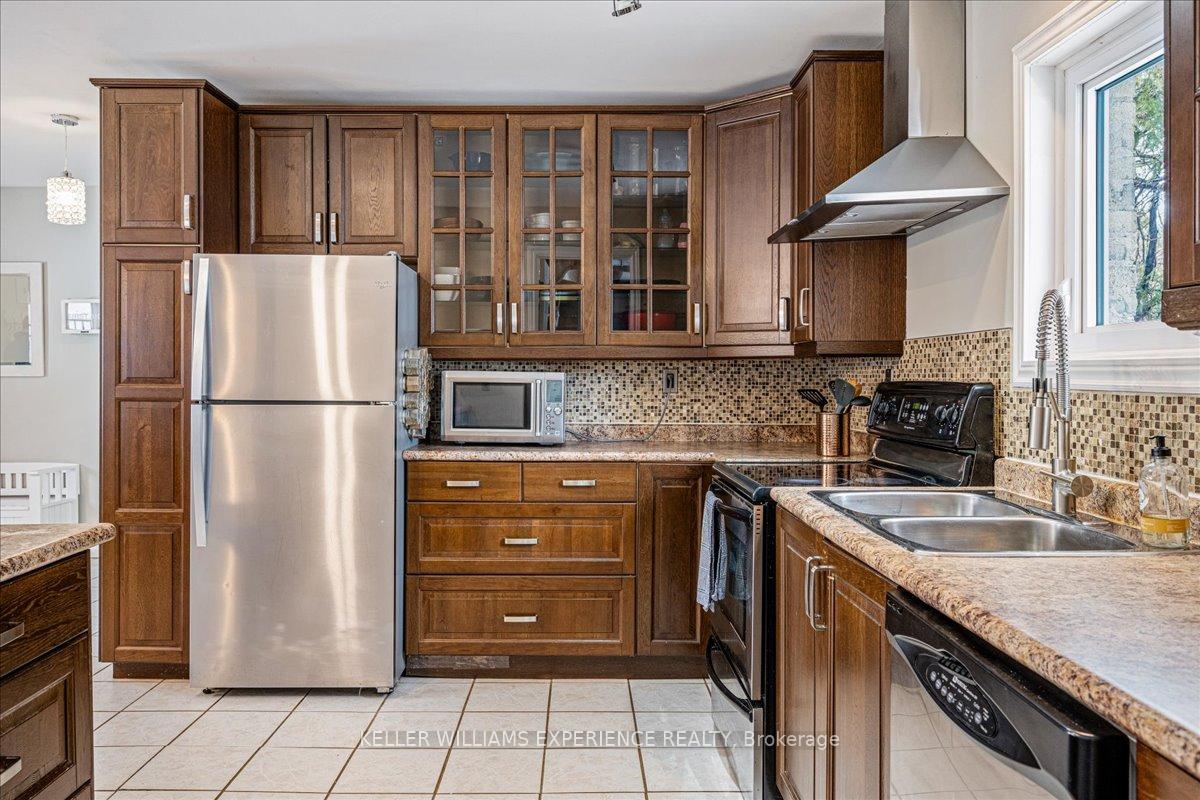 Photo 12 of 211 Foster Drive, Barrie, Painswick North — HOMEH