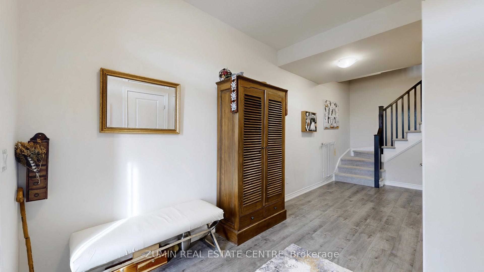 Photo 7 of 13 Picardy Drive, Hamilton, Stoney Creek Mountain — HOMEH