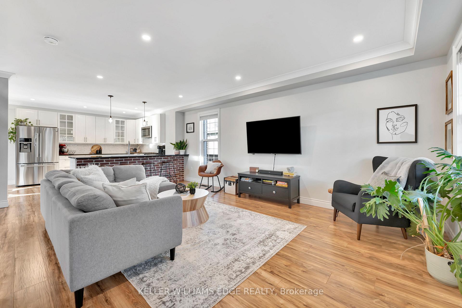 Photo 8 of 20 Crockett Street, Hamilton, Eastmount — HOMEH