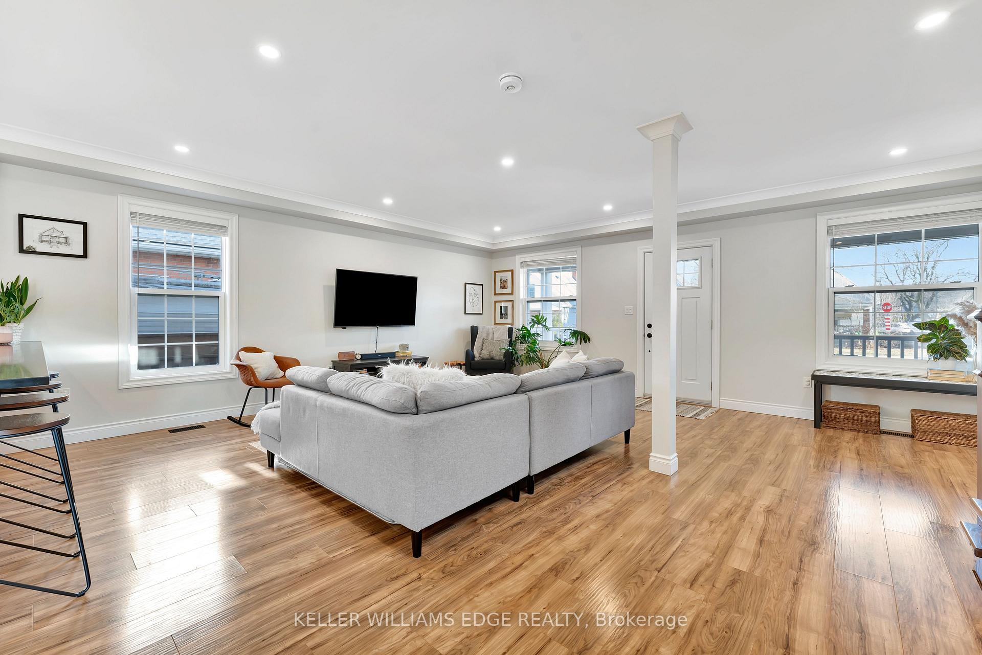 Photo 10 of 20 Crockett Street, Hamilton, Eastmount — HOMEH