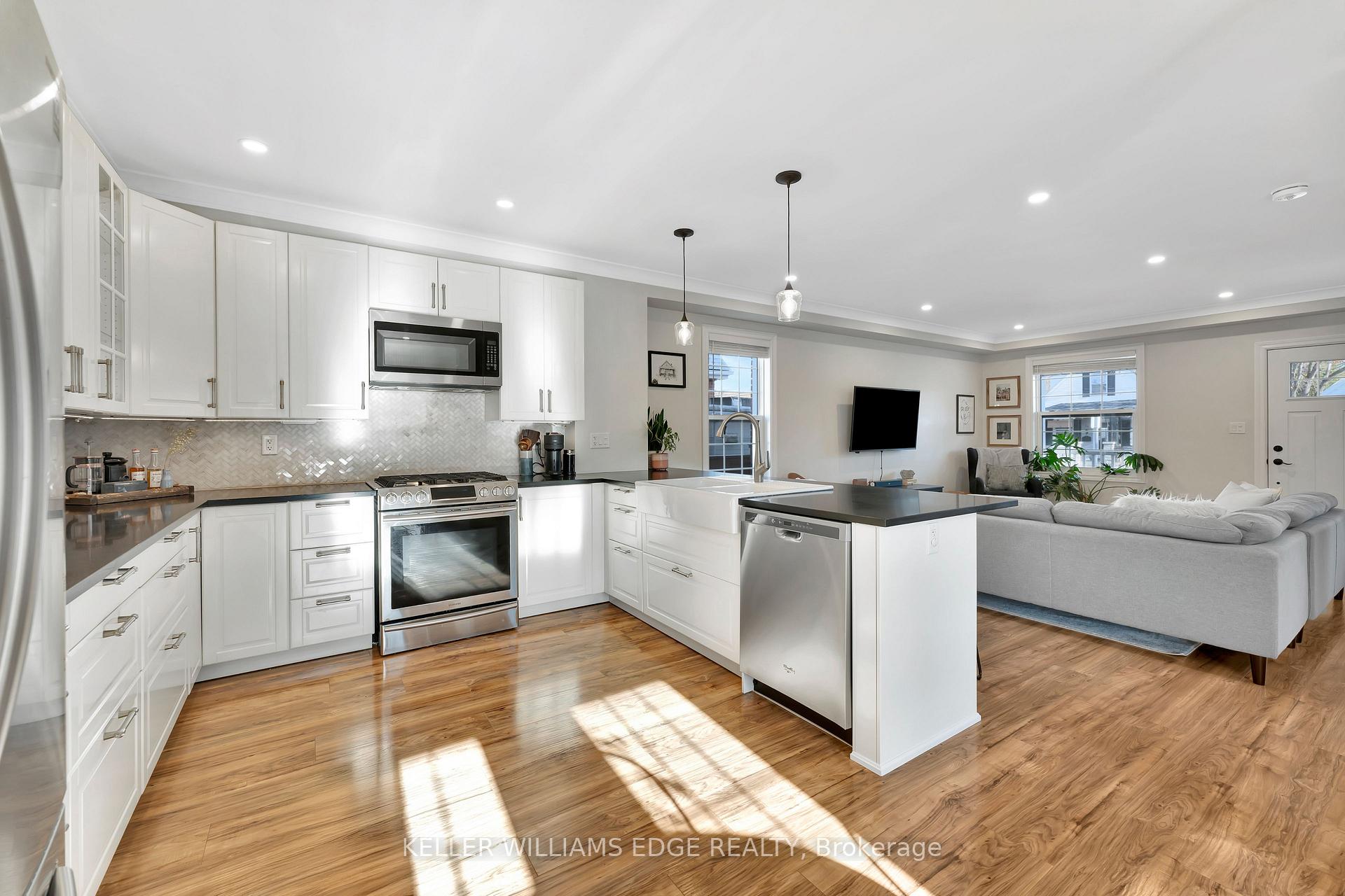 Photo 12 of 20 Crockett Street, Hamilton, Eastmount — HOMEH