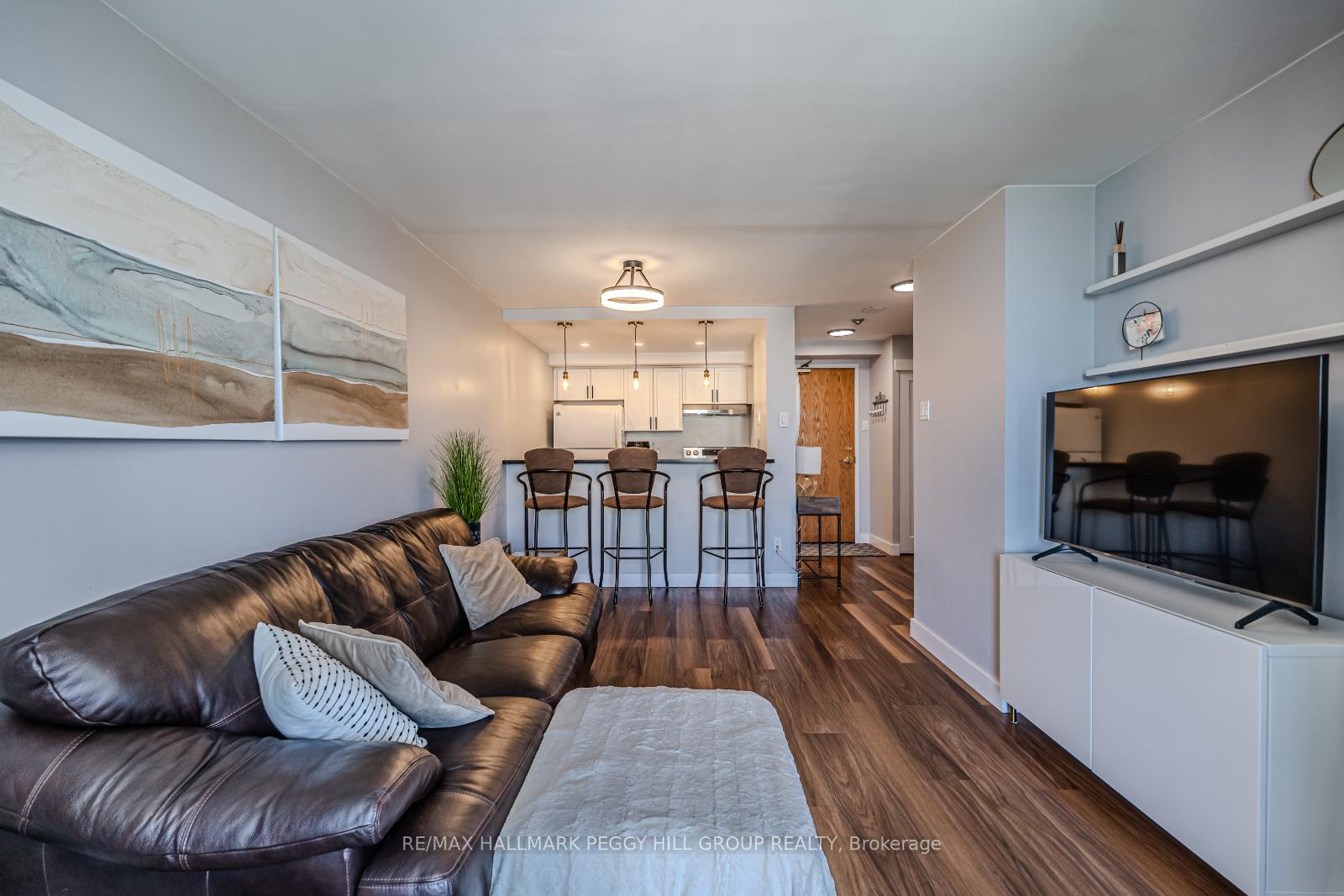 Photo 3 of Unit 1406, 75 Ellen Street, Barrie, City Centre — HOMEH