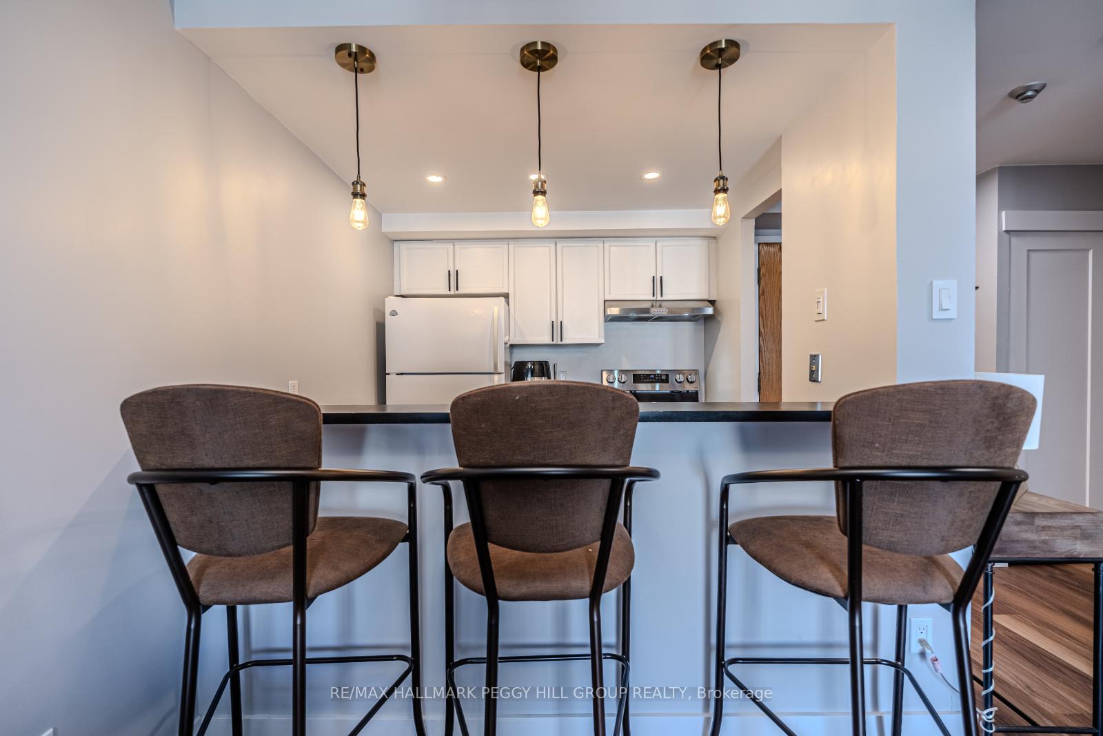Photo 4 of Unit 1406, 75 Ellen Street, Barrie, City Centre — HOMEH