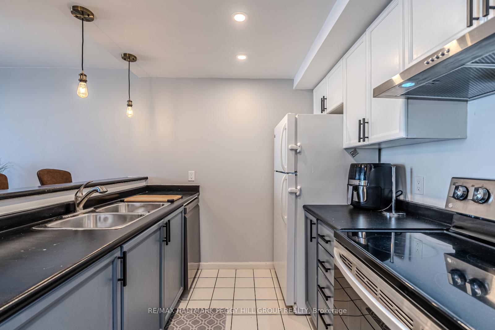 Photo 5 of Unit 1406, 75 Ellen Street, Barrie, City Centre — HOMEH