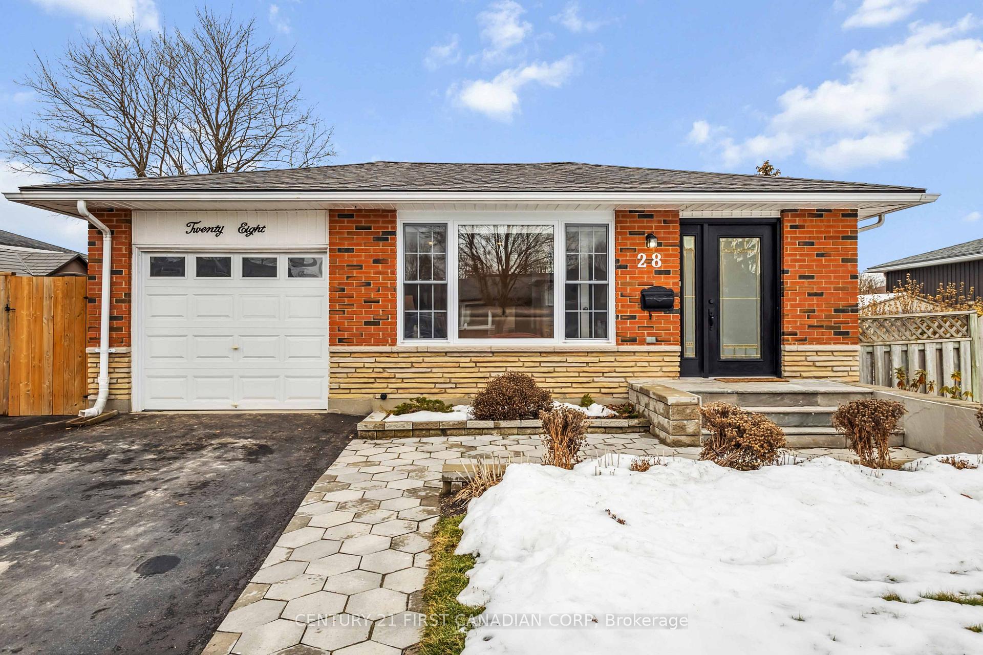 Photo 2 of 28 Warren Crescent, St. Thomas — HOMEH