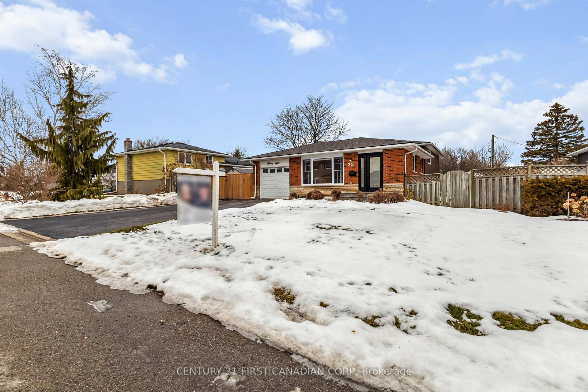 Photo 3 of 28 Warren Crescent, St. Thomas — HOMEH