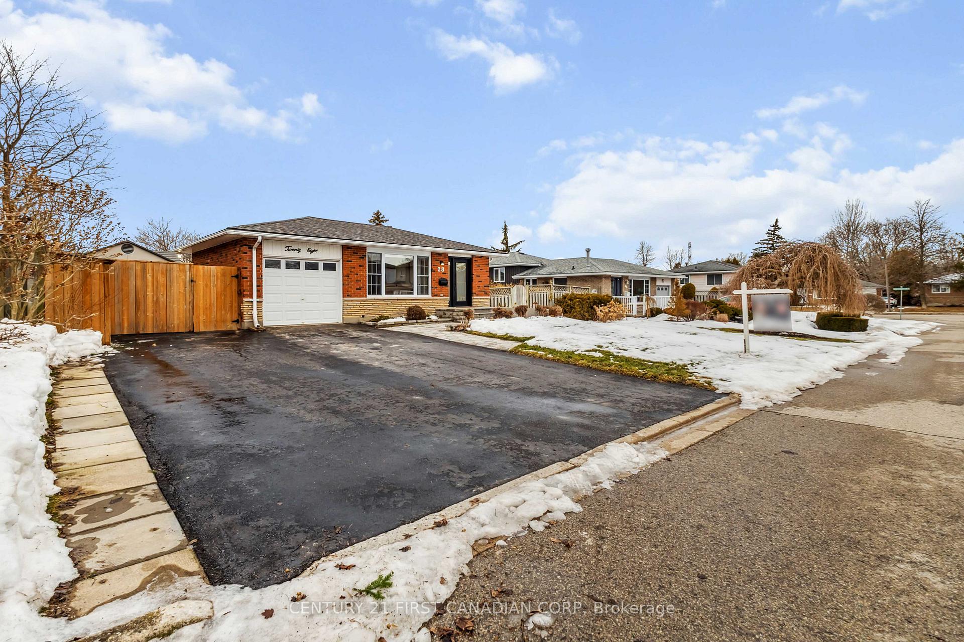 Photo 5 of 28 Warren Crescent, St. Thomas — HOMEH