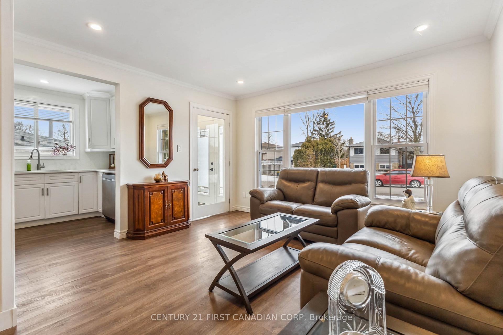 Photo 7 of 28 Warren Crescent, St. Thomas — HOMEH