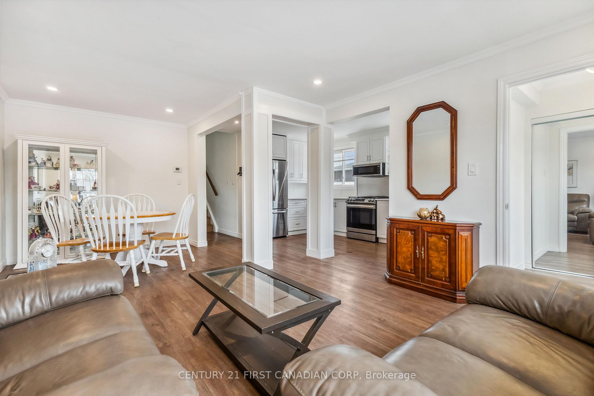 Photo 9 of 28 Warren Crescent, St. Thomas — HOMEH