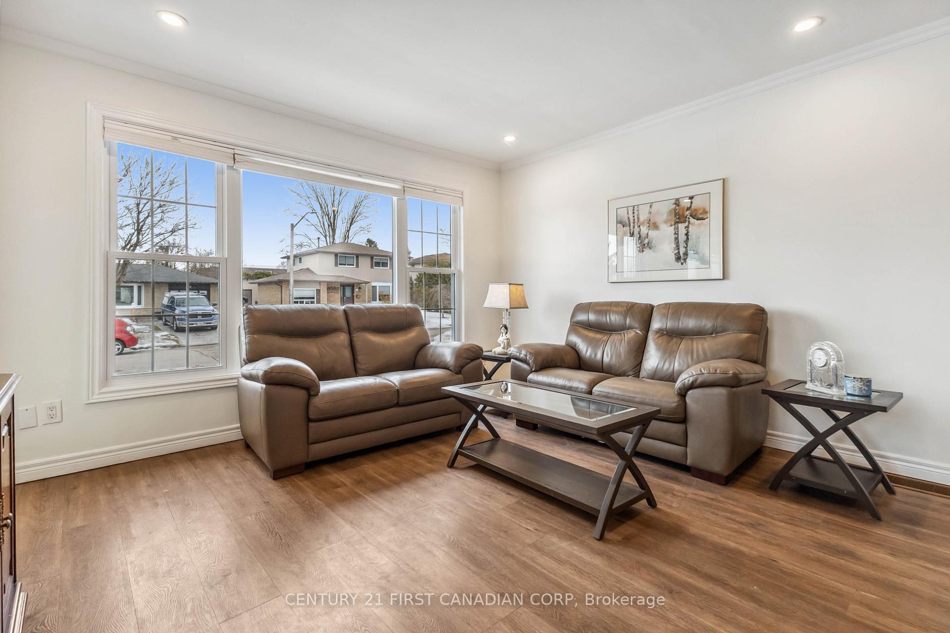 Photo 11 of 28 Warren Crescent, St. Thomas — HOMEH