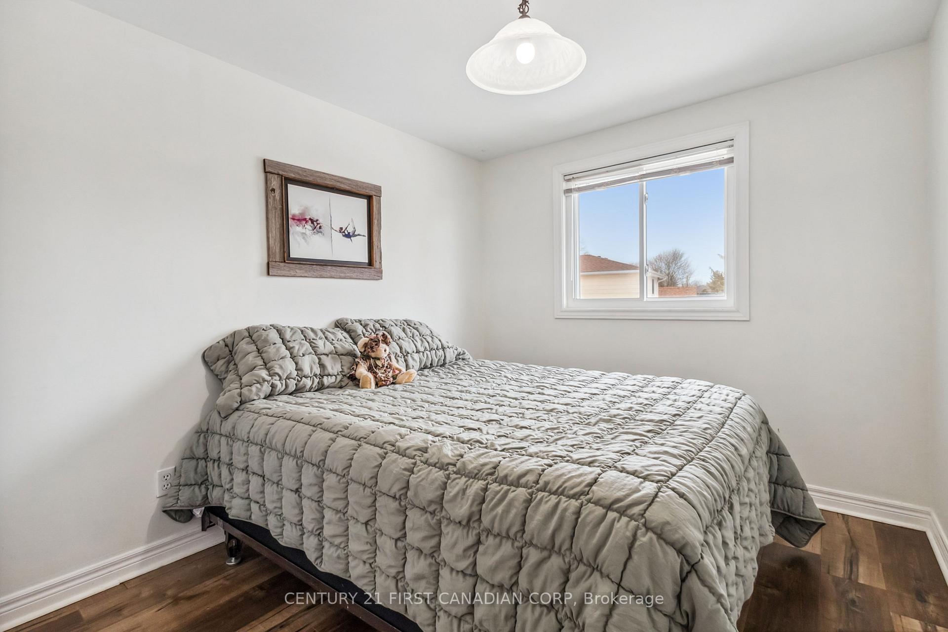 Photo 16 of 28 Warren Crescent, St. Thomas — HOMEH