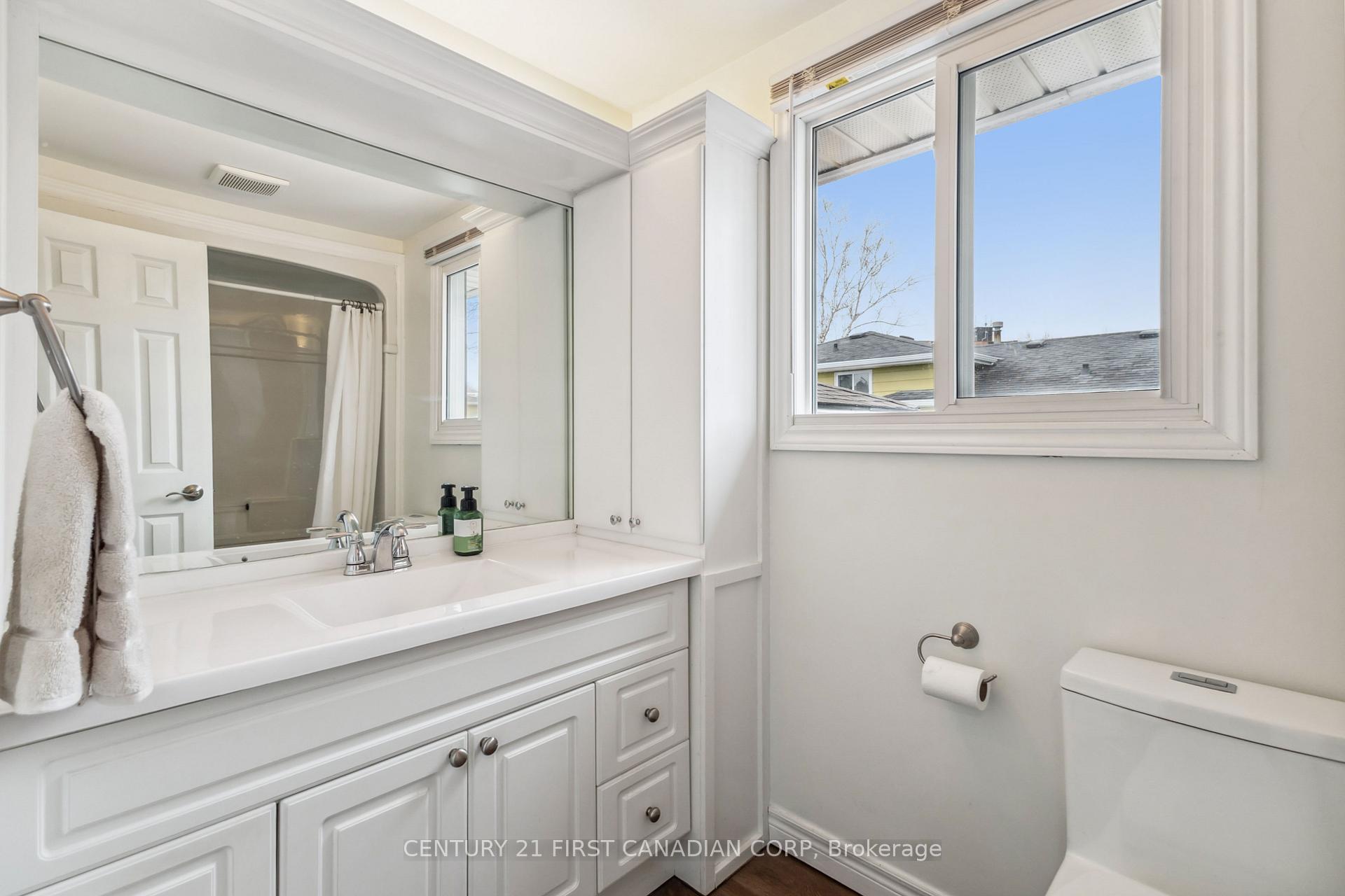 Photo 19 of 28 Warren Crescent, St. Thomas — HOMEH