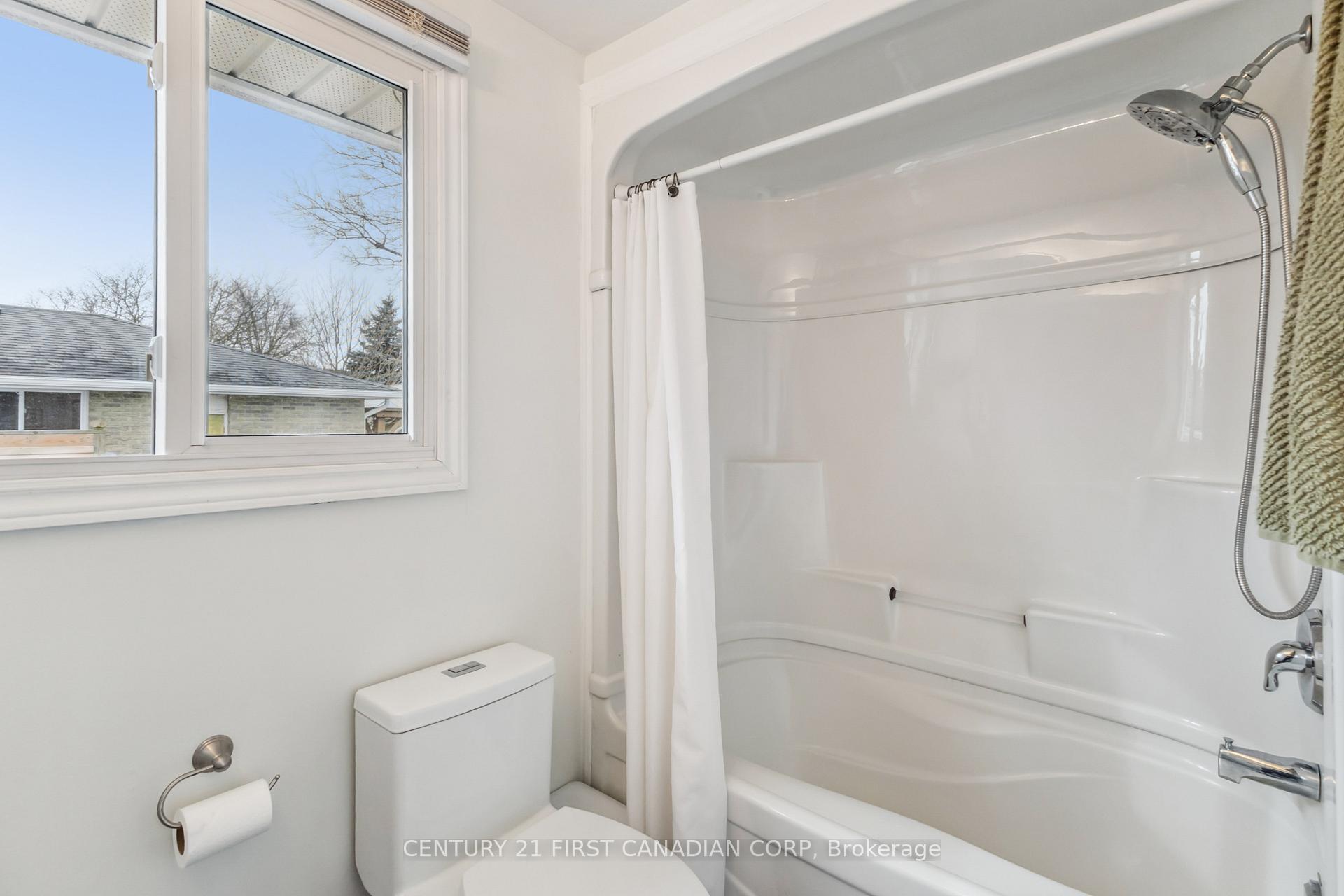 Photo 20 of 28 Warren Crescent, St. Thomas — HOMEH