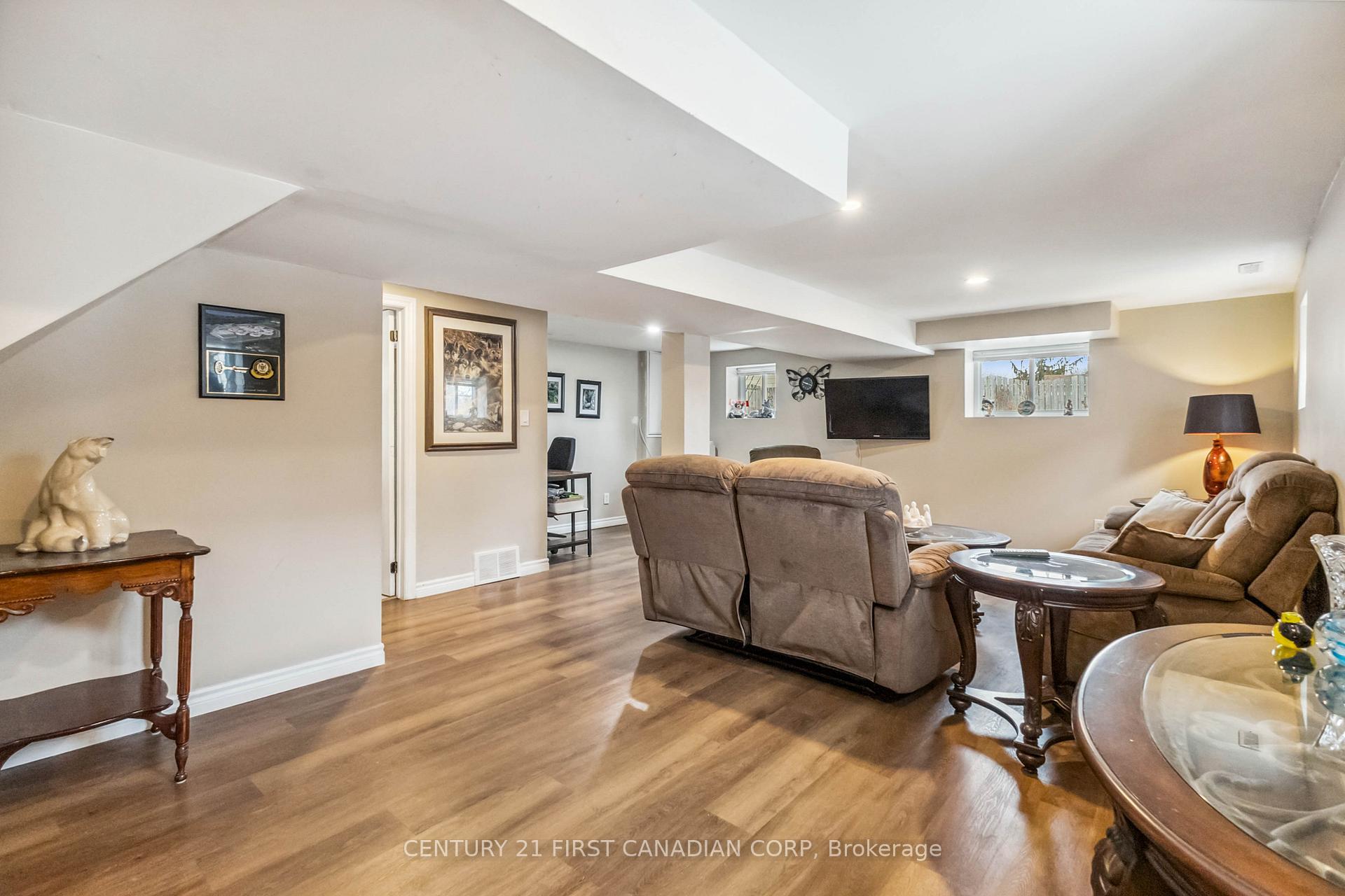 Photo 21 of 28 Warren Crescent, St. Thomas — HOMEH
