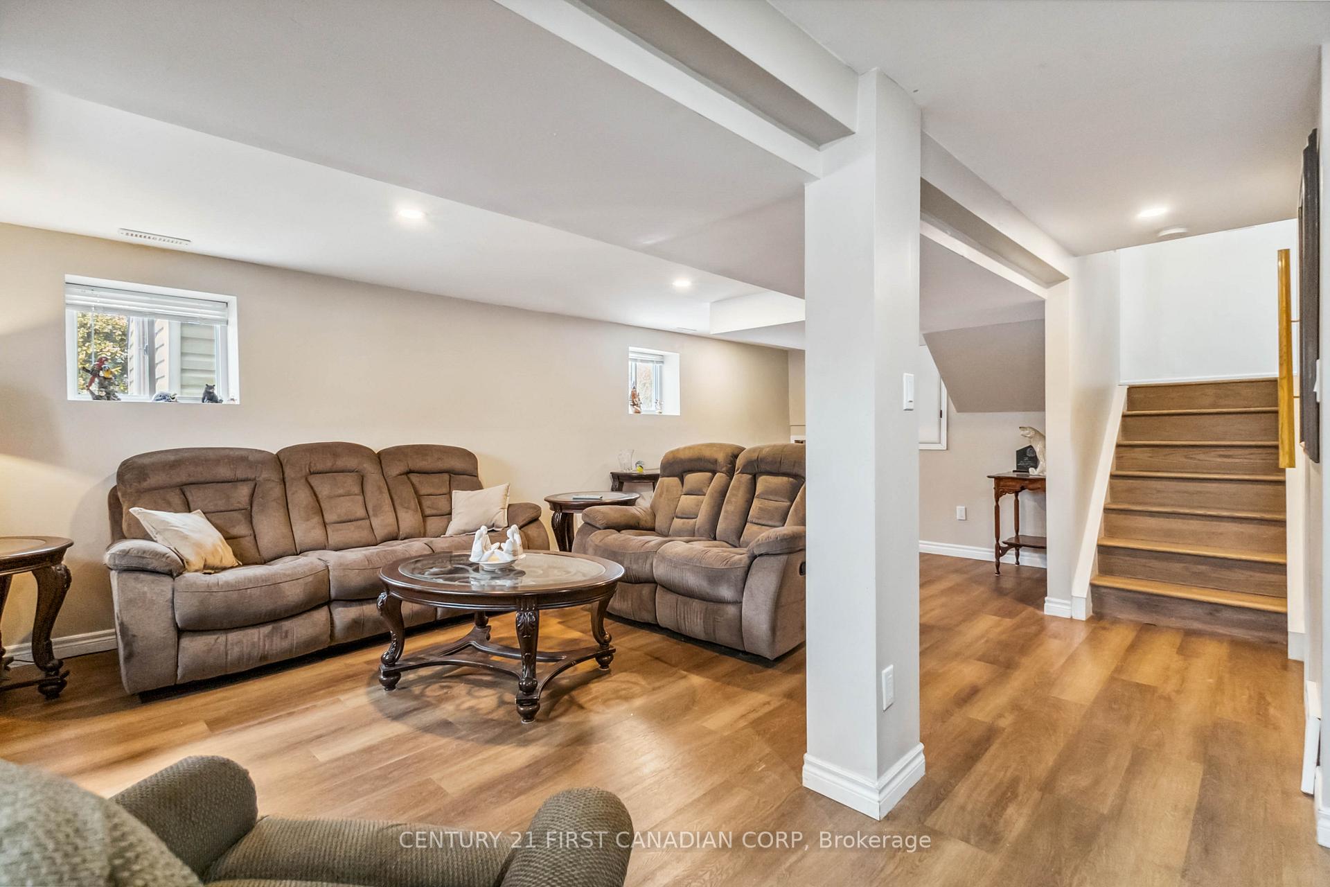 Photo 23 of 28 Warren Crescent, St. Thomas — HOMEH
