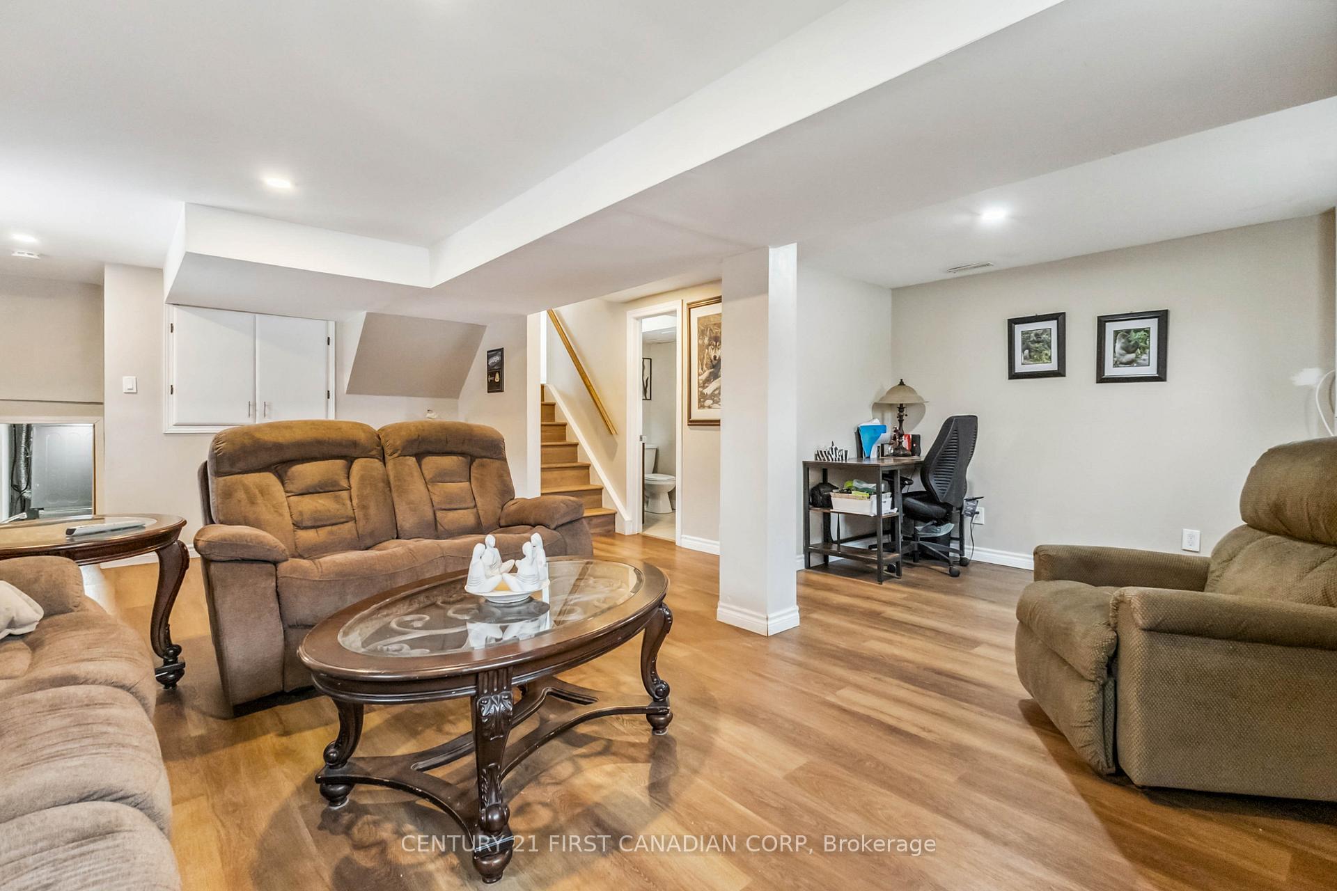 Photo 24 of 28 Warren Crescent, St. Thomas — HOMEH