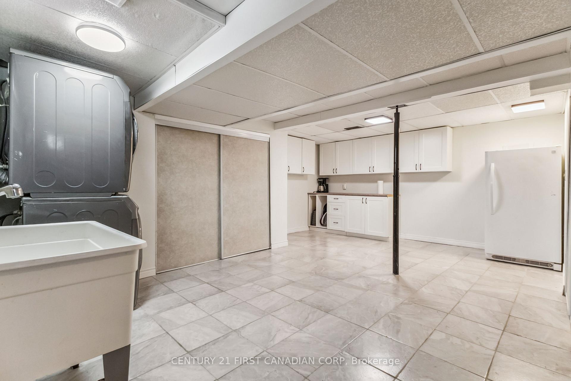 Photo 25 of 28 Warren Crescent, St. Thomas — HOMEH