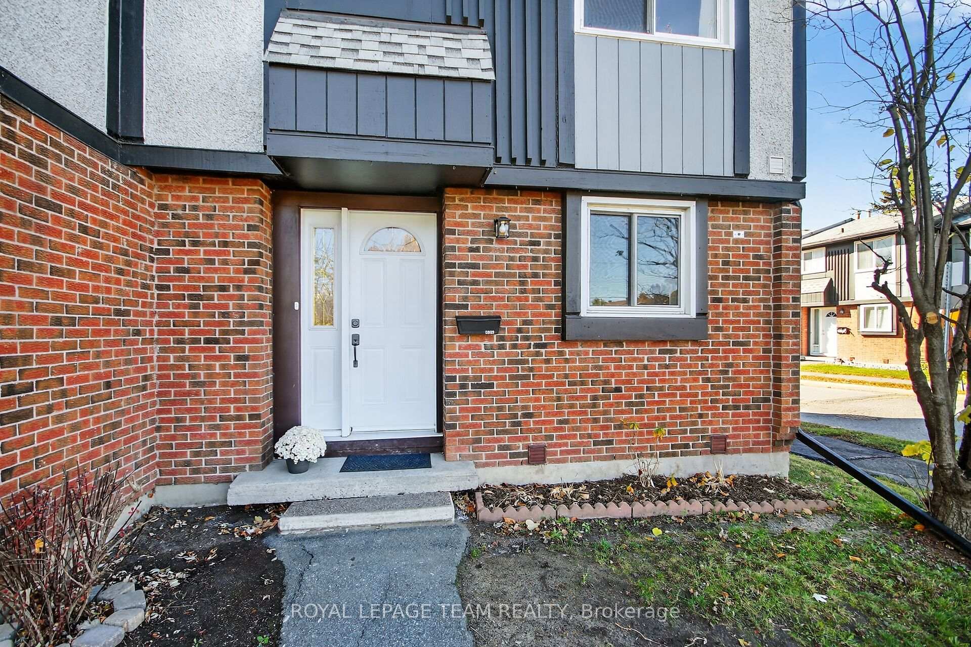 Photo 2 of Unit A, 434 Moodie Drive, Ottawa, Westcliffe Estates — HOMEH