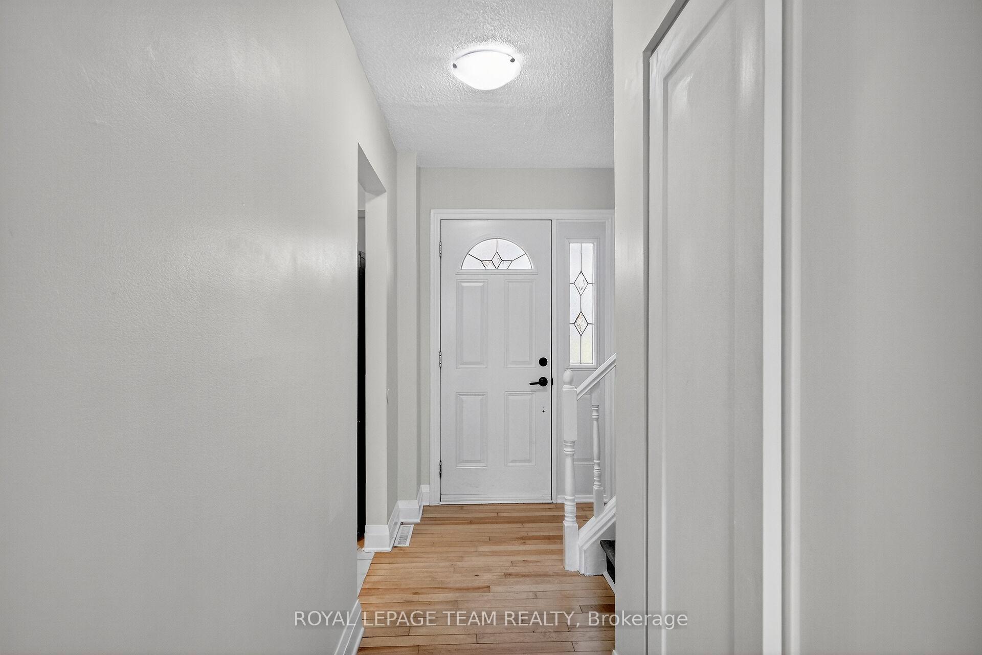 Photo 4 of Unit A, 434 Moodie Drive, Ottawa, Westcliffe Estates — HOMEH