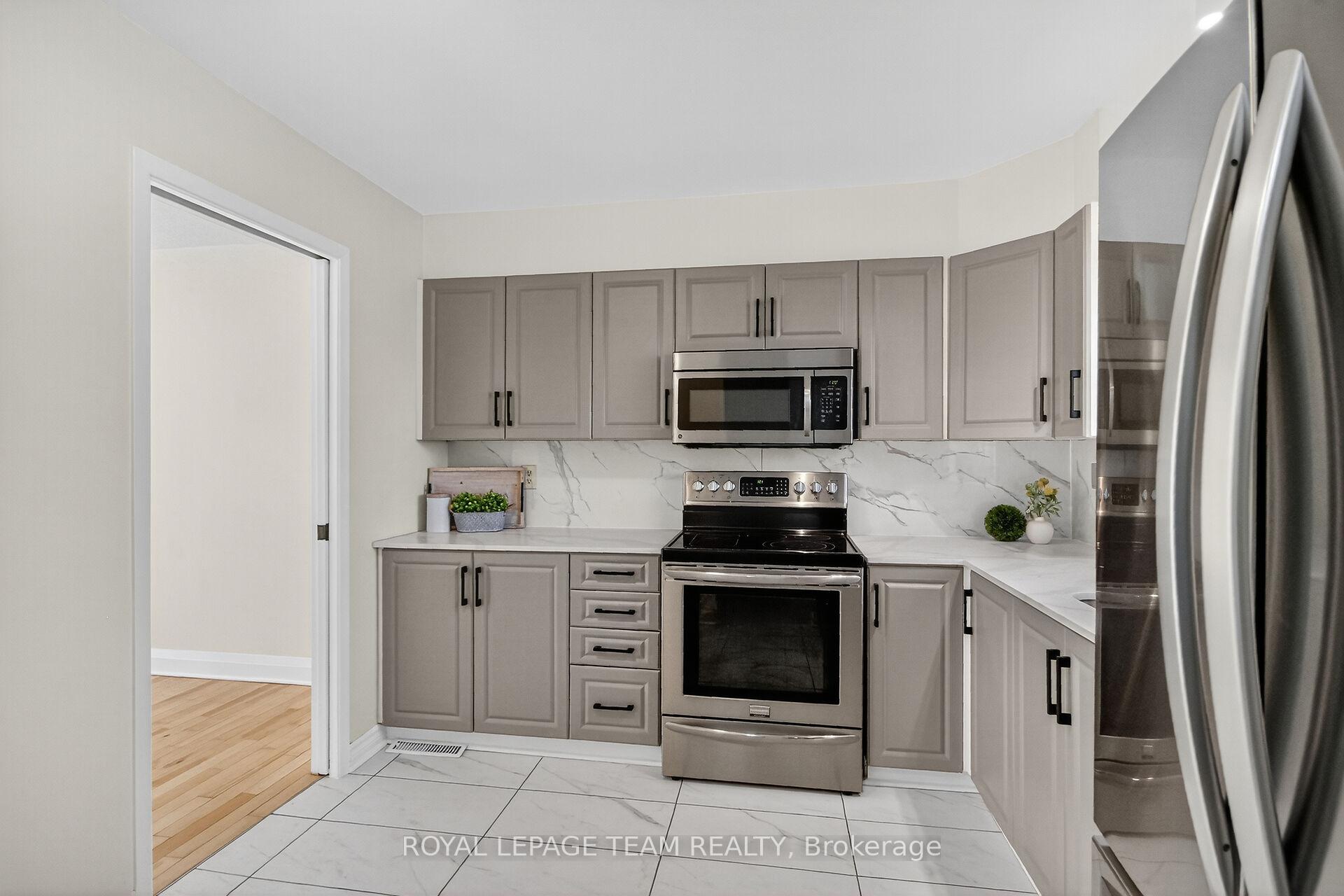 Photo 13 of Unit A, 434 Moodie Drive, Ottawa, Westcliffe Estates — HOMEH