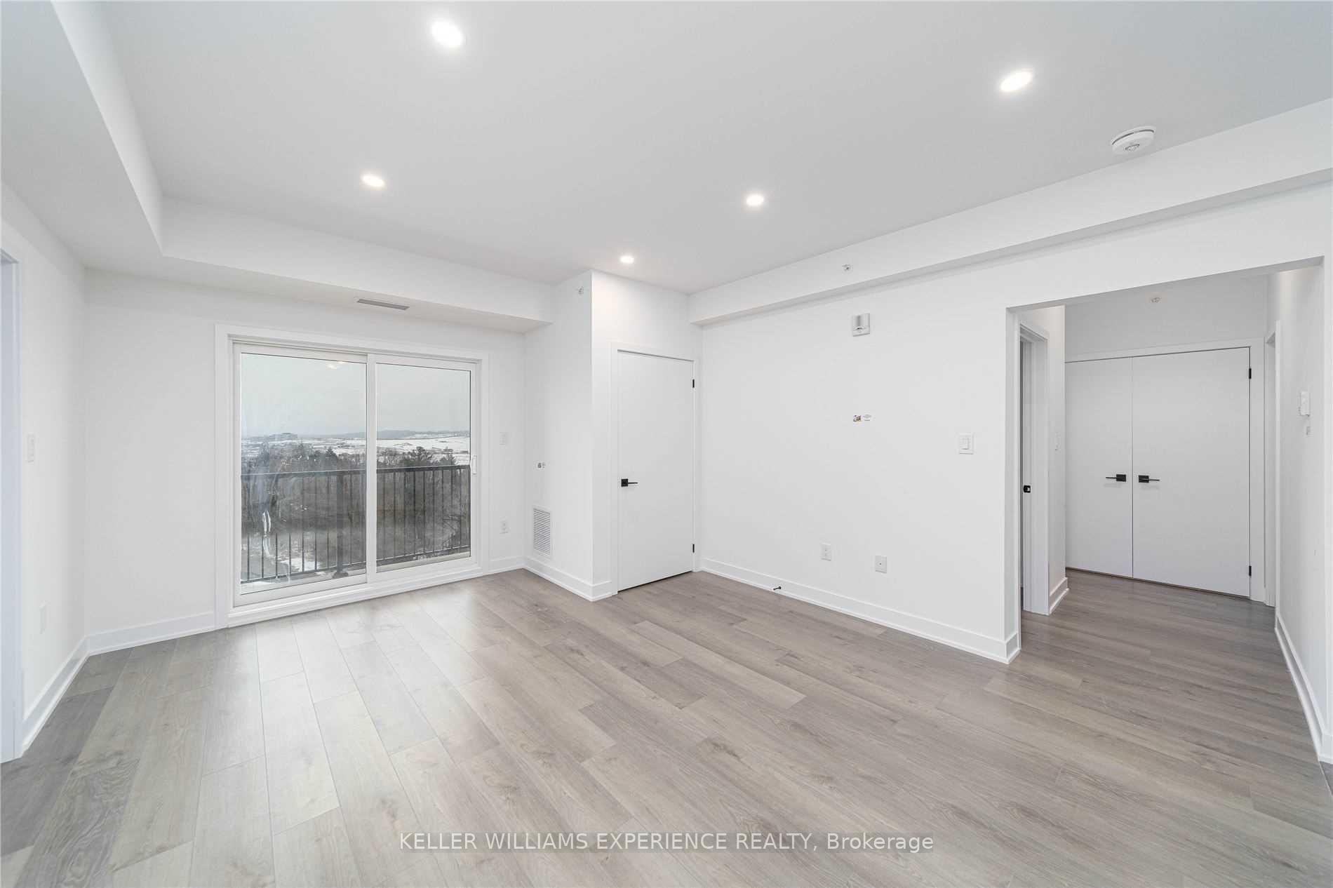 Photo 3 of Unit 605, 8 Culinary Lane, Barrie, Innis-Shore — HOMEH